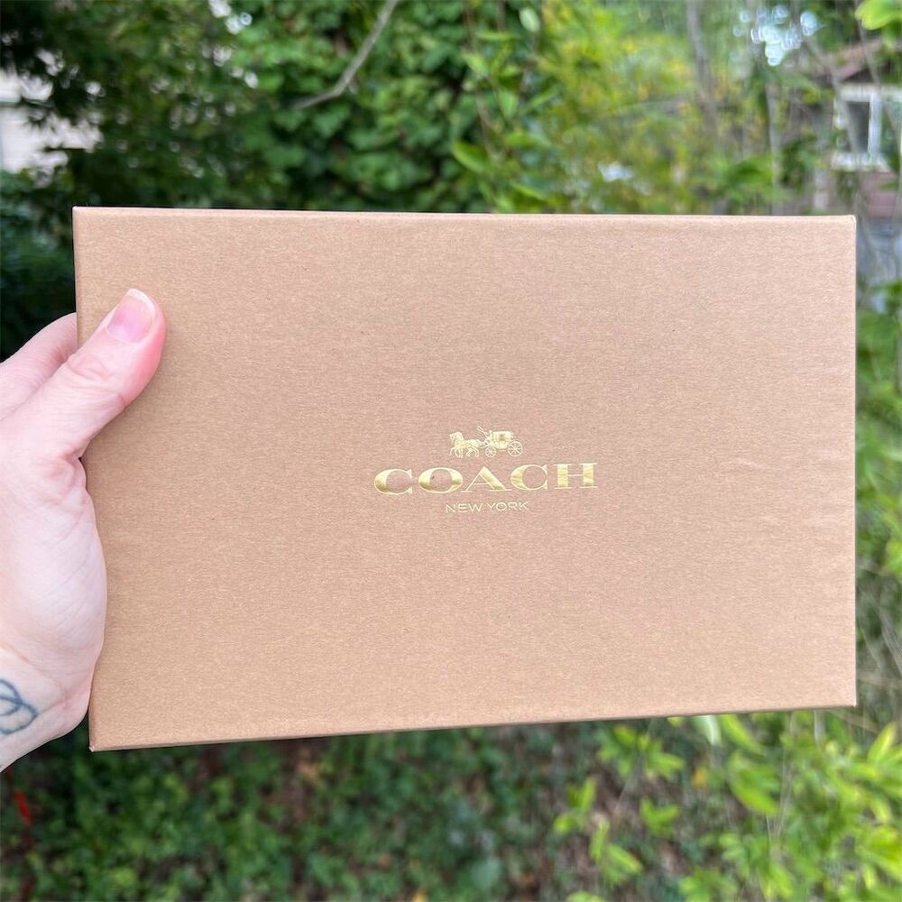 COACH Boxed Snap Wallet And Picture Frame Bag
Charm w Star Print CW950 NWT/BOX - Picture 2 of 3